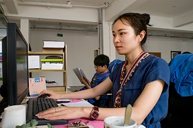 結(jié)構(gòu)強(qiáng)度室人員工作照